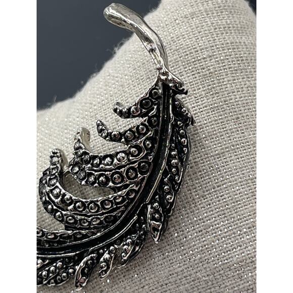 Vintage Silver Tone Dotted Feather  Brooch unsigned - Picture 5 of 11